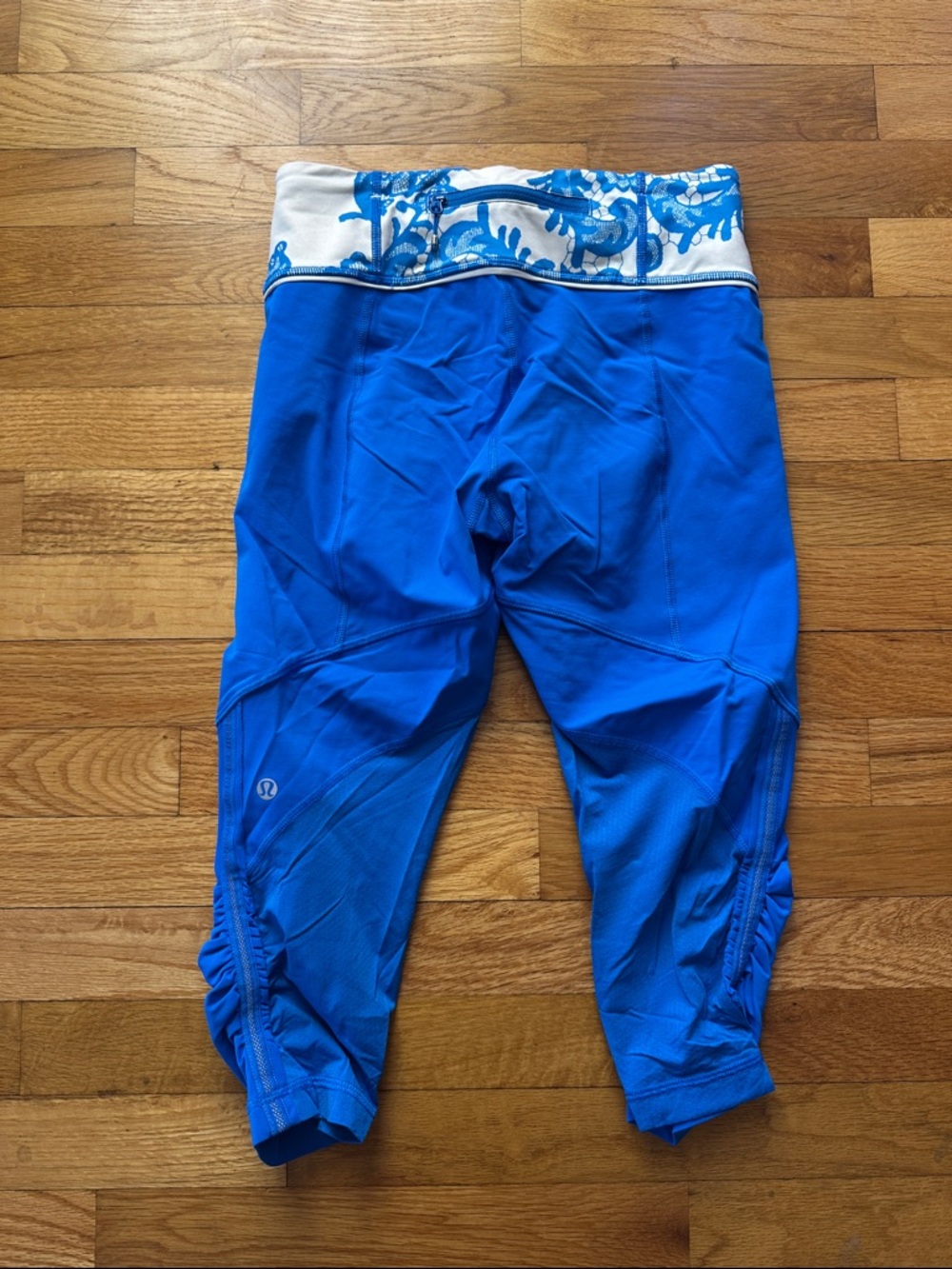 lululemon athletica Blue Capri Leggings with White & Blue Floral Waistband